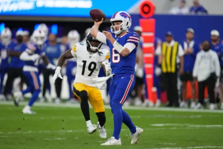 Steelers’ defense gives up winning score in final minutes
